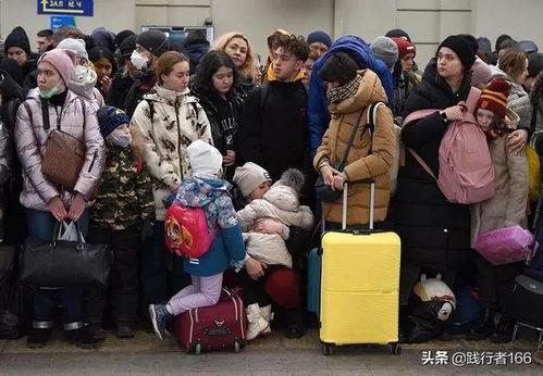 乌克兰群众吃瓜,群众“吃瓜”热议,揭秘战火中的生活百态